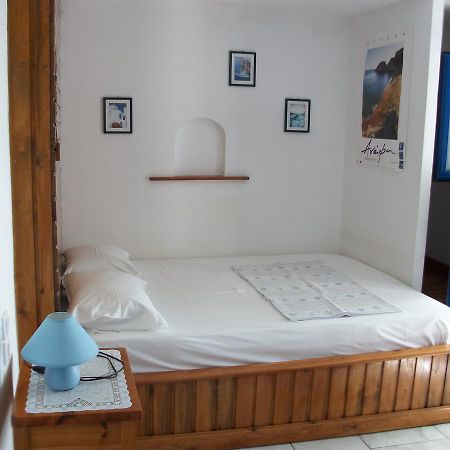 Floras Rooms And Studios 阿纳菲 外观 照片