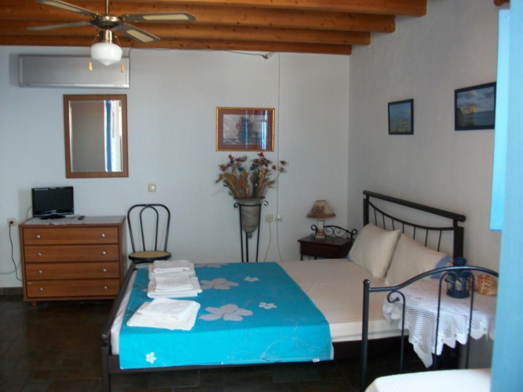 Floras Rooms And Studios 阿纳菲 外观 照片