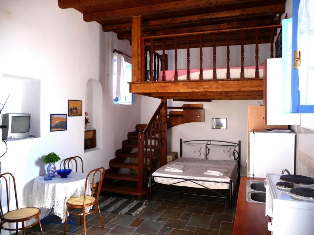 Floras Rooms And Studios 阿纳菲 外观 照片