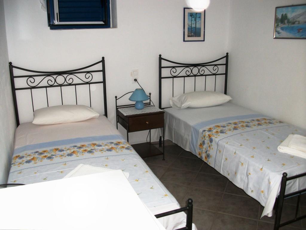 Floras Rooms And Studios 阿纳菲 外观 照片