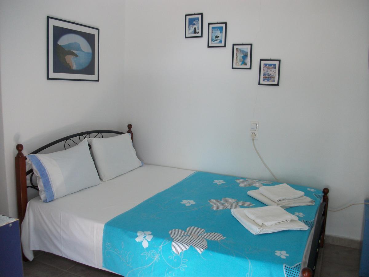 Floras Rooms And Studios 阿纳菲 外观 照片
