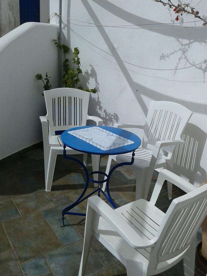 Floras Rooms And Studios 阿纳菲 外观 照片