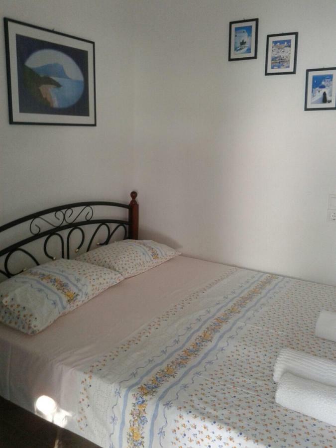 Floras Rooms And Studios 阿纳菲 外观 照片