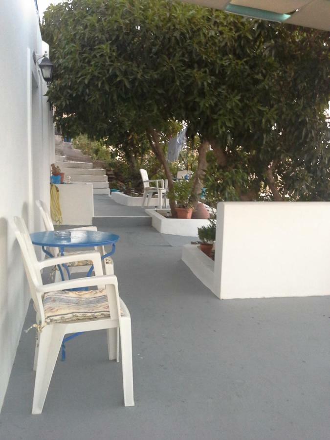 Floras Rooms And Studios 阿纳菲 外观 照片